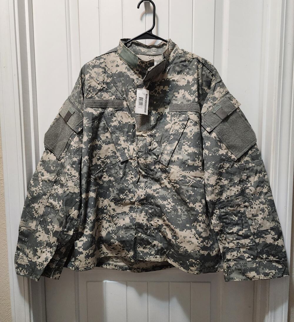 US ARMY Digital Camo Combat Shirt Military Tactical UCP Jacket Medium Short New!